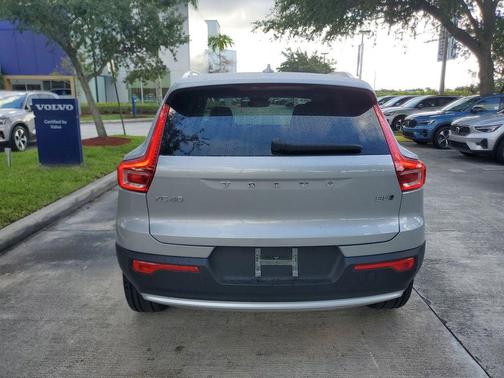 Silver 2023 Volvo XC40 B5 Ultimate Bright Theme