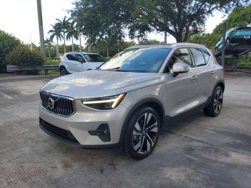 Silver 2023 Volvo XC40 B5 Ultimate Bright Theme