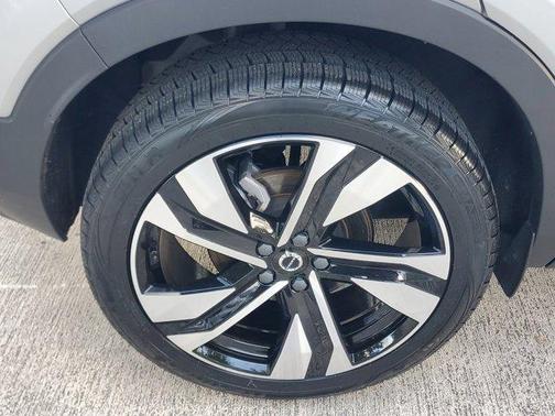 Silver 2023 Volvo XC40 B5 Ultimate Bright Theme