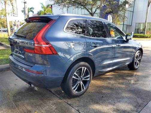 2021 Volvo XC60 T5 Momentum