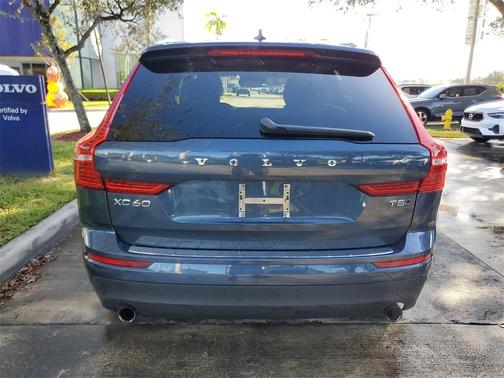 2021 Volvo XC60 T5 Momentum