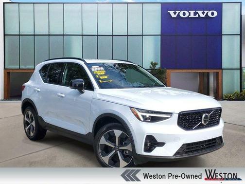 Cloud 9 White 2026 Volvo XC40 B5 Plus