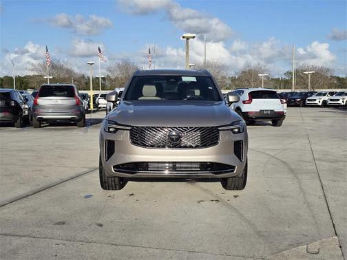 2026 Volvo XC90 Plug-In Hybrid T8 Plus 7-Seater