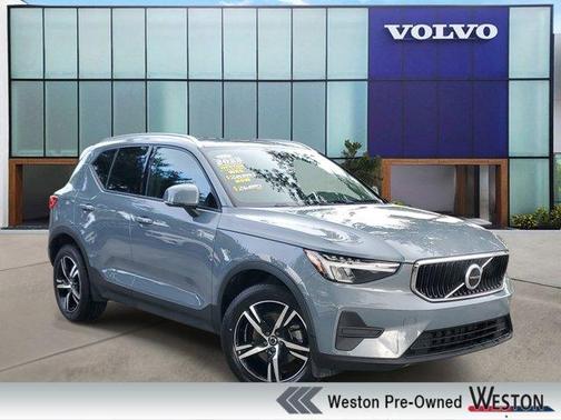 Gray Metallic 2023 Volvo XC40 B5 Core