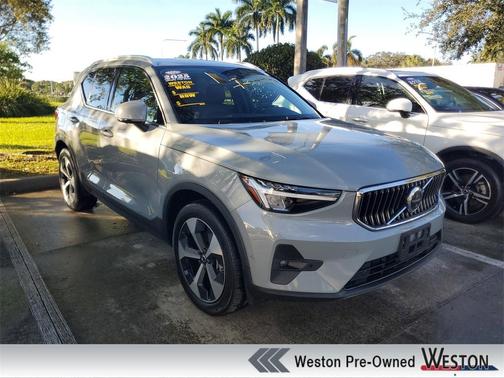 2025 Volvo XC40 B5 Plus Bright Theme