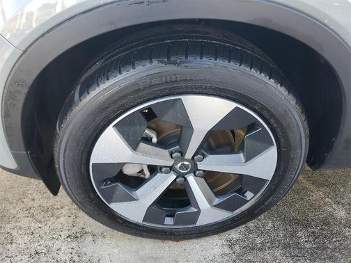 2025 Volvo XC40 B5 Plus Bright Theme