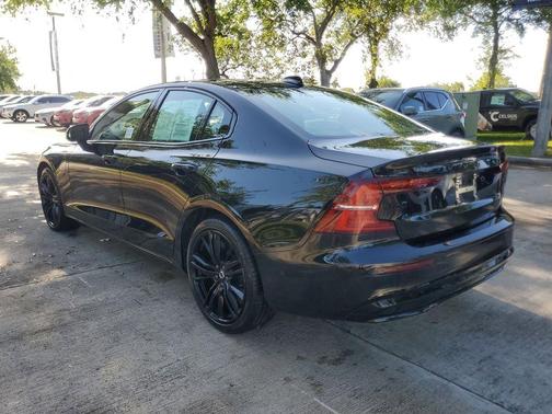 Onyx Black Metallic 2025 Volvo S60 Plug-In Hybrid T8 Ultra Black Edition