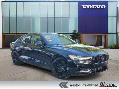 2025 Volvo S60 Plug-In Hybrid T8 Ultra Black Edition