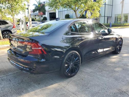 2025 Volvo S60 Plug-In Hybrid T8 Ultra Black Edition