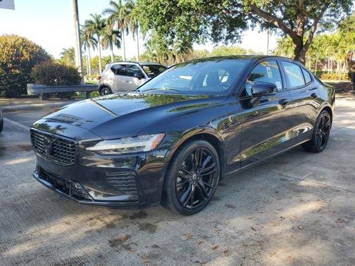 2025 Volvo S60 Plug-In Hybrid T8 Ultra Black Edition