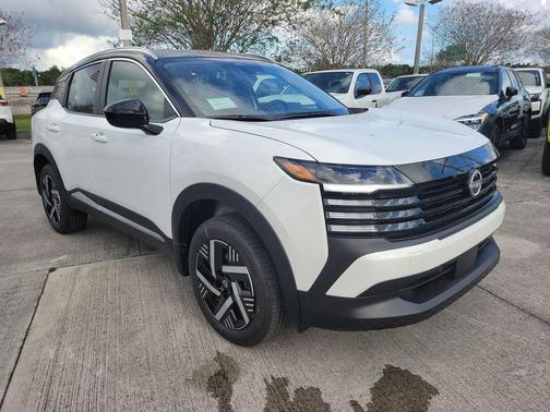 2t Wht Blk Roof 2026 Nissan Kicks SV