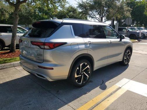 Silver 2023 Mitsubishi Outlander SEL