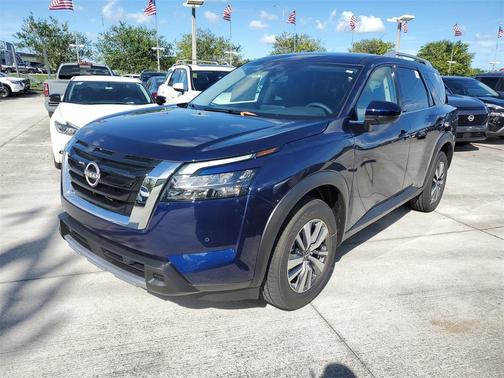 2025 Nissan Pathfinder SL
