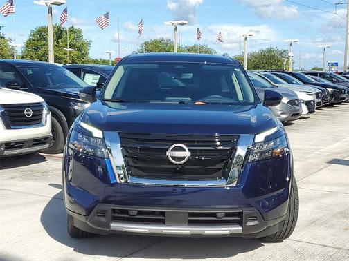 2025 Nissan Pathfinder SL