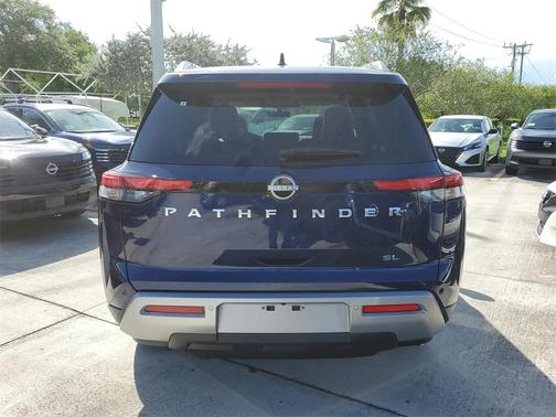2025 Nissan Pathfinder SL