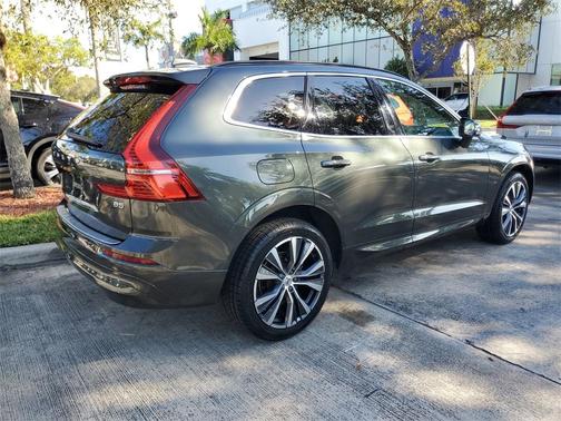 2022 Volvo XC60 B5 Momentum