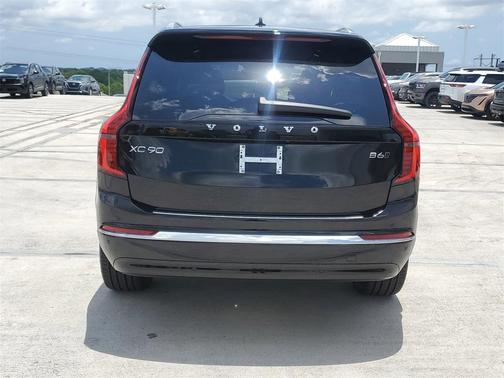 2025 Volvo XC90 B6 Plus 6-Seater