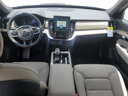 2025 Volvo XC90 B6 Plus 6-Seater