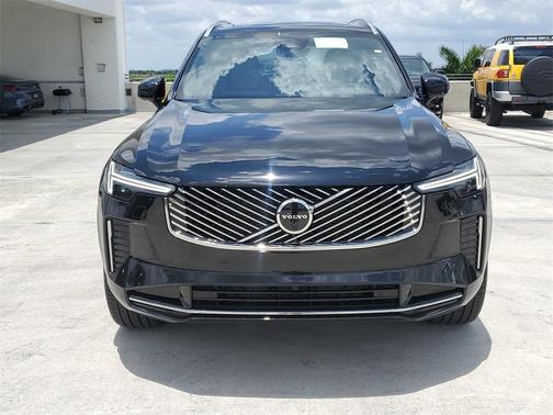 2025 Volvo XC90 B6 Plus 6-Seater