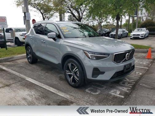 2025 Volvo XC40 B5 Core Bright Theme