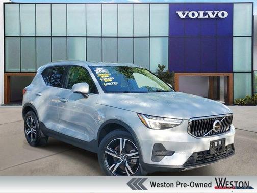 2025 Volvo XC40 B5 Core Bright Theme