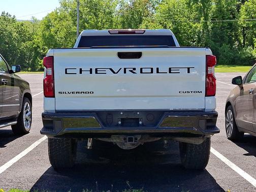 Summit White 2023 Chevrolet Silverado 1500 Custom Trail Boss