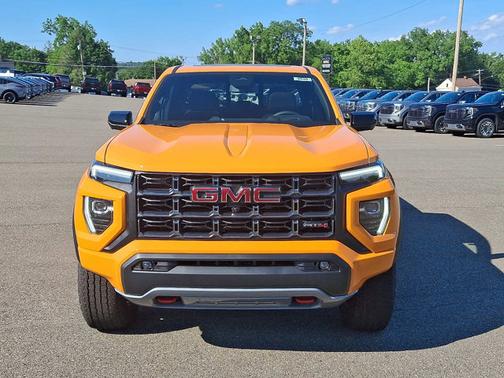 2025 GMC Canyon 4WD AT4