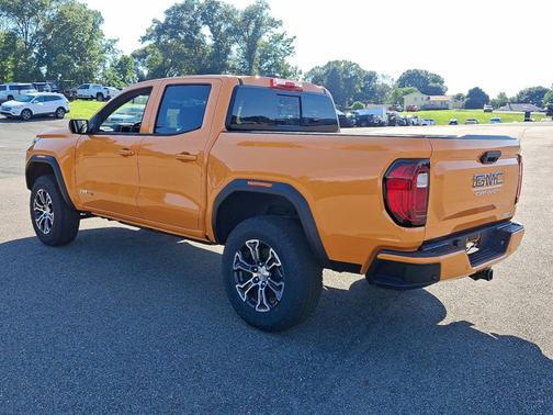2025 GMC Canyon 4WD AT4
