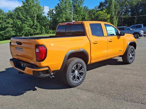 2025 GMC Canyon 4WD AT4