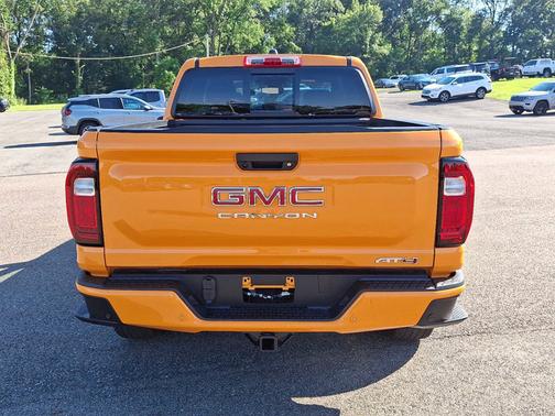 2025 GMC Canyon 4WD AT4