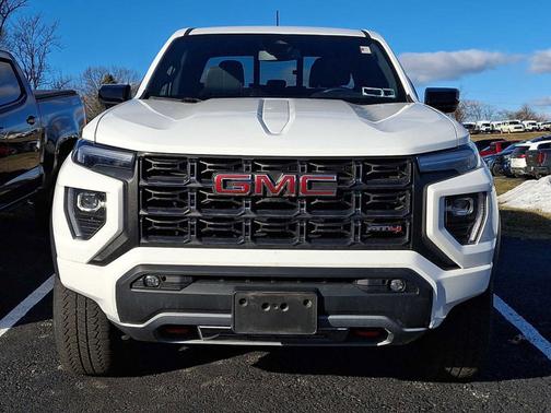 2023 GMC Canyon 4WD AT4