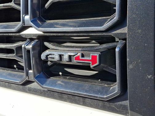 2023 GMC Canyon 4WD AT4