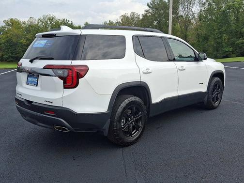 2023 GMC Acadia AT4