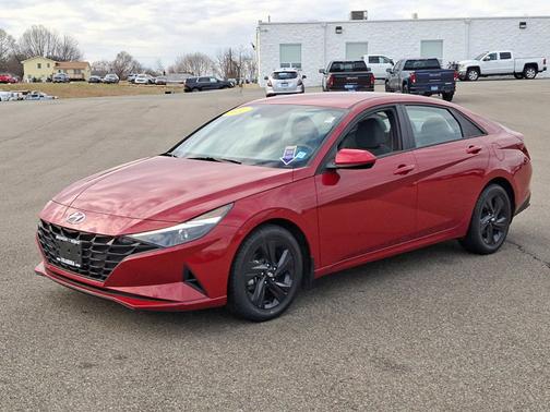 2022 Hyundai ELANTRA SEL