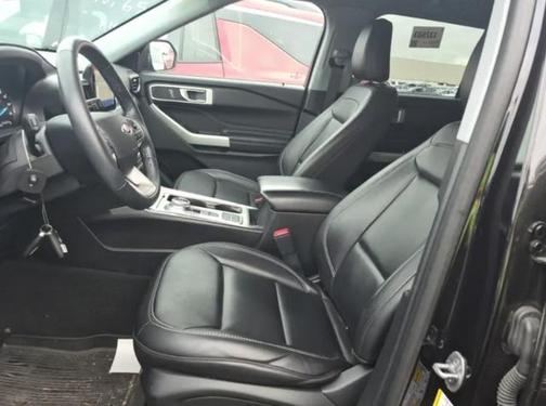 Agate Black Metallic 2022 Ford Explorer XLT