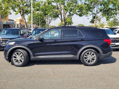 Agate Black Metallic 2022 Ford Explorer XLT