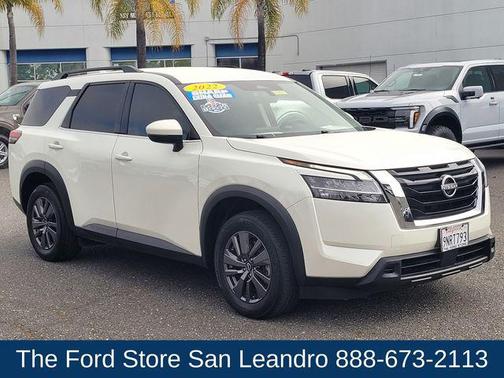 Pearl White Tricoat 2022 Nissan Pathfinder SV 2WD