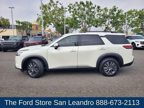 Pearl White Tricoat 2022 Nissan Pathfinder SV 2WD