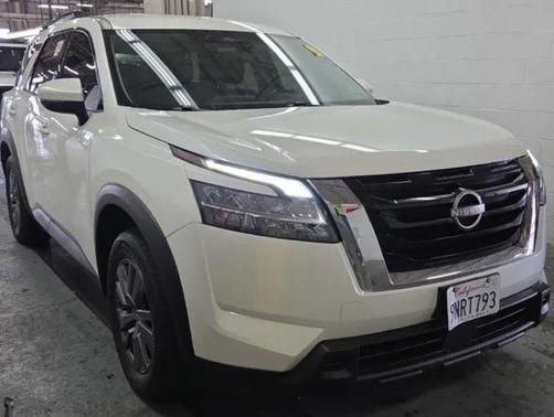 Pearl White Tricoat 2022 Nissan Pathfinder SV 2WD