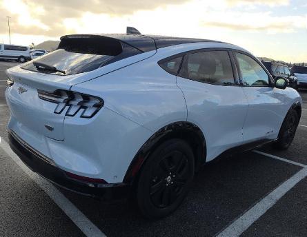 Star White Metallic Tri-Coat 2023 Ford Mustang Mach-E Select