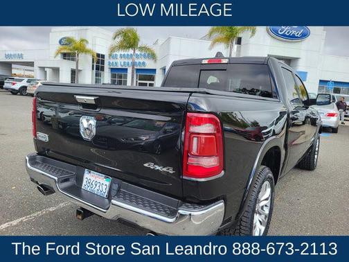 Diamond Black Crystal Pearlcoat 2022 RAM 1500 Longhorn