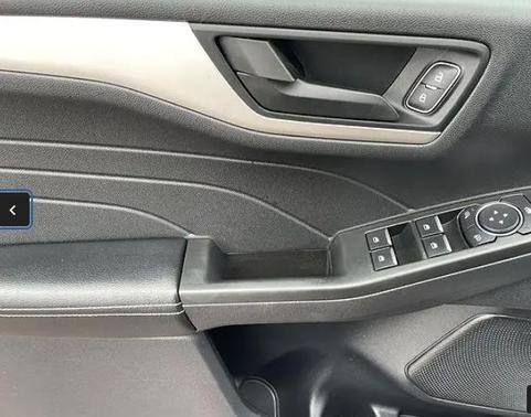 Oxford White 2022 Ford Escape S