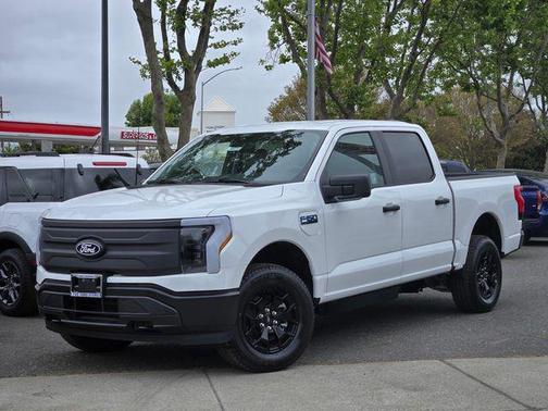 2025 Ford F-150 Lightning Pro