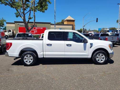 Oxford White 2022 Ford F-150 XLT