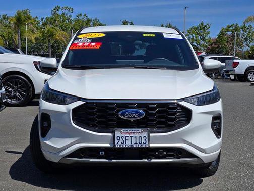 Star White Metallic Tri-Coat 2023 Ford Escape ST-Line Select