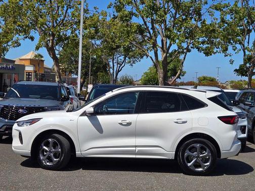 Star White Metallic Tri-Coat 2023 Ford Escape ST-Line Select