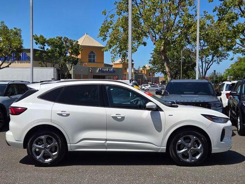Star White Metallic Tri-Coat 2023 Ford Escape ST-Line Select