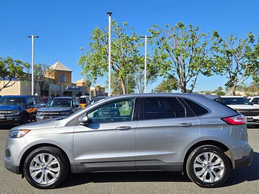 Iconic Silver Metallic 2022 Ford Edge Titanium