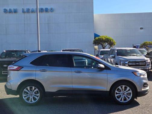 Iconic Silver Metallic 2022 Ford Edge Titanium