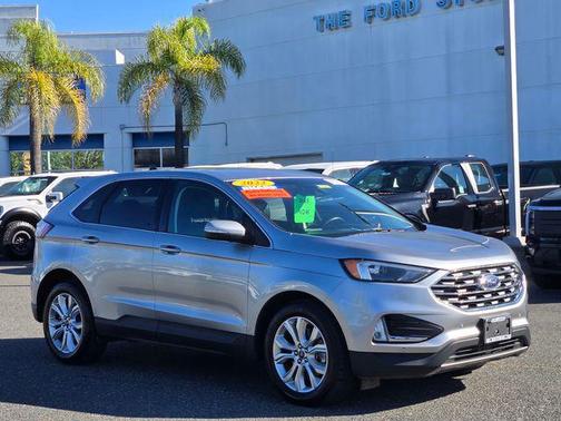 Iconic Silver Metallic 2022 Ford Edge Titanium